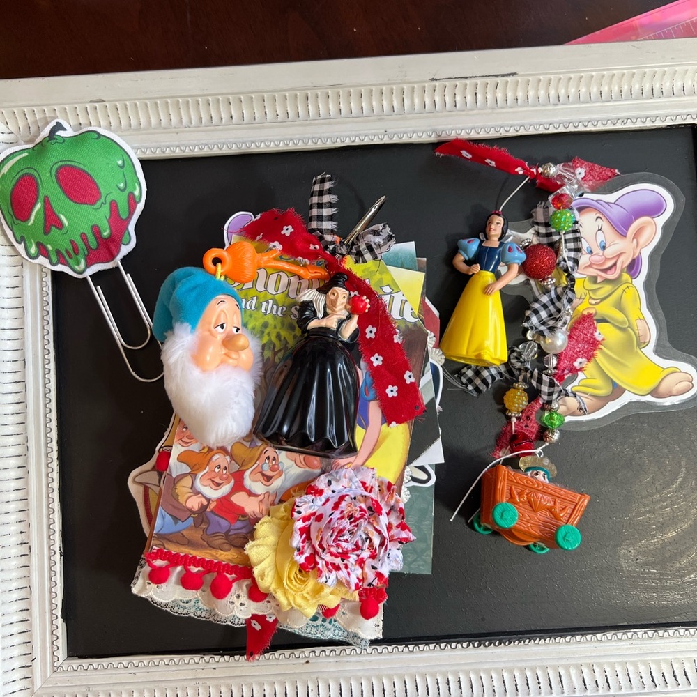 Snow White & Dwarf tag book with poison apple puffy clip and book charm